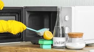 How to Clean a Microwave with Vinegar and Steam: The Pro Guide