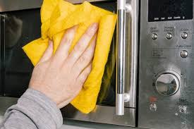 A Pro’s Guide to Removing Yellow Stains From Inside Microwave